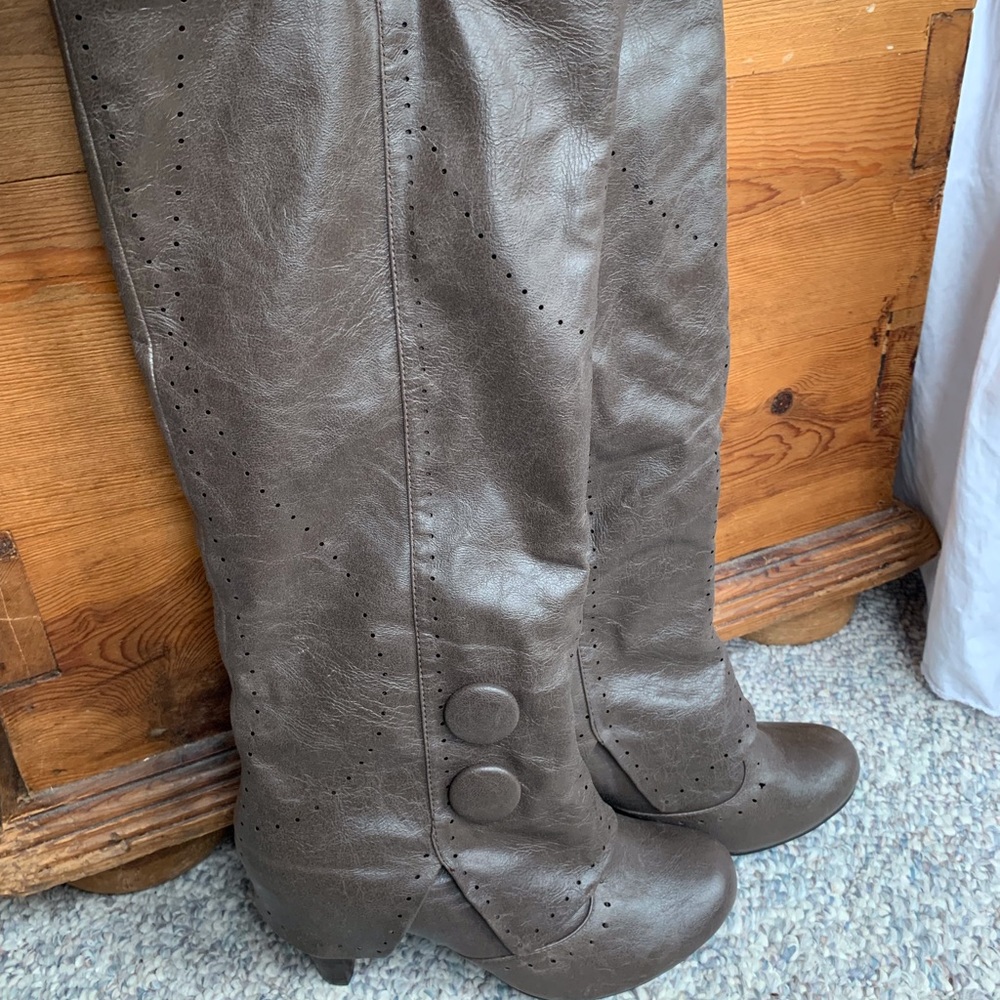 Not Rated grey/tan faux leather heeled boots